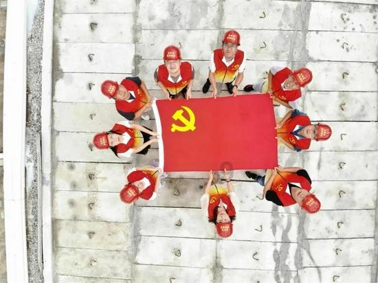 冬季人们喜欢熬各种肉汤，那吃肉和喝汤哪个更有营养呢？