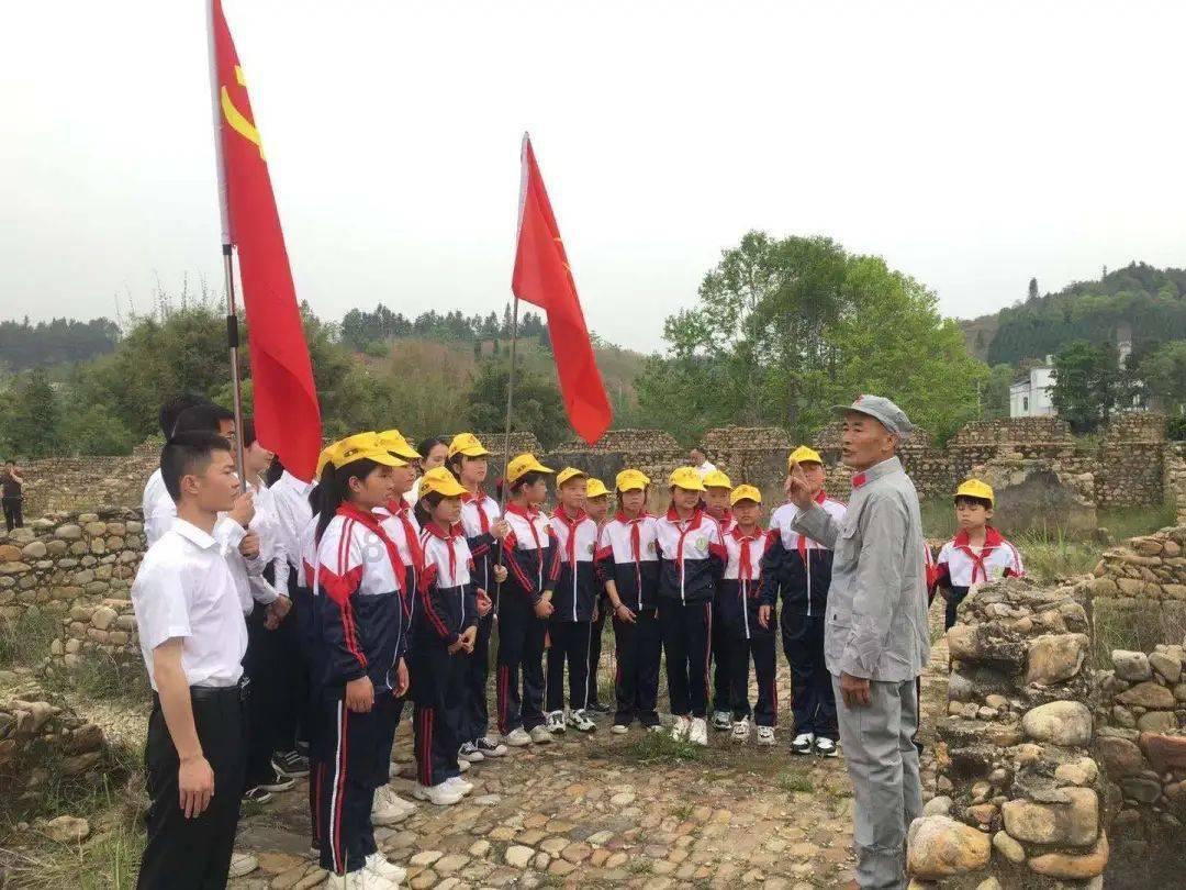 重庆武隆突降暴雪，大量游客被困仙女山怒喊退票，景区致歉