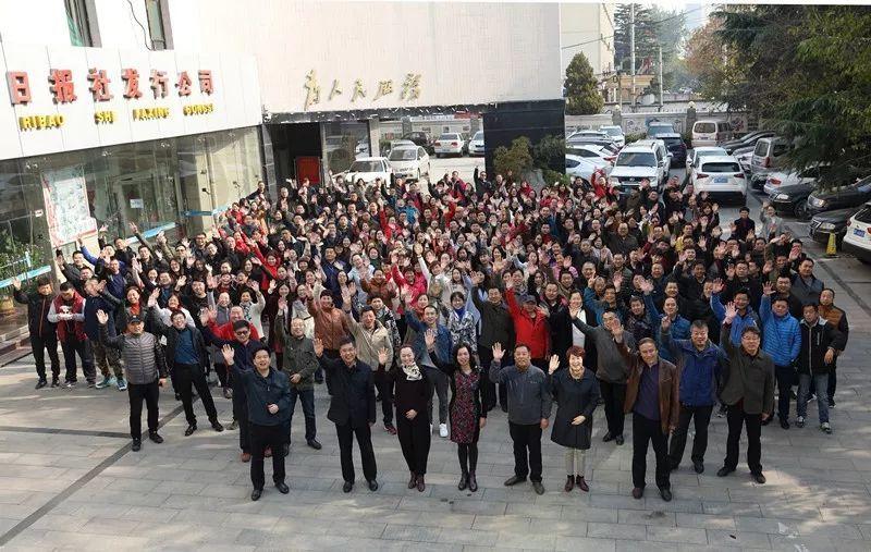 严华在市区走访慰问劳动模范困难群众和一线工作人员